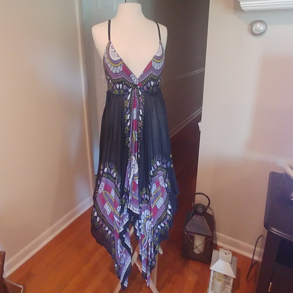 Hakerchief Style Strapless Dress. Size XL